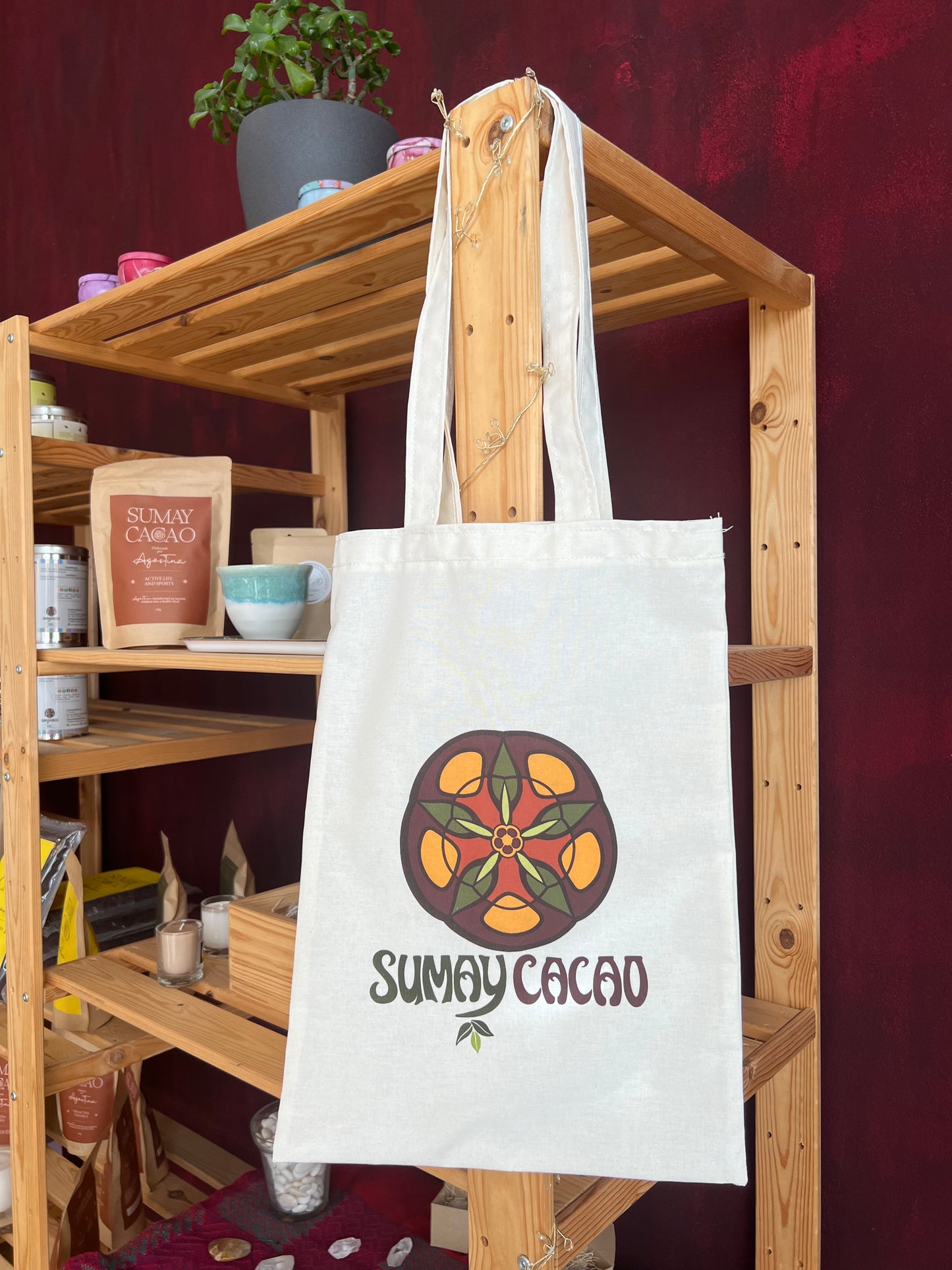 Tote bag Sumay colgada en tienda – bolsa de algodón natural ecológica