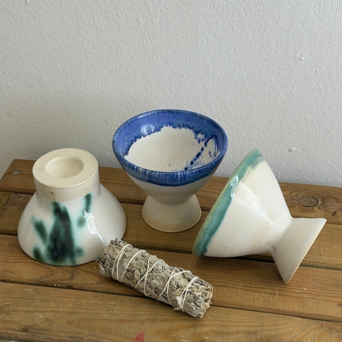 Copaleras artesanales hechas por Isa Boyd para Sumay cacao, ideales para ceremonias y rituales de cacao.