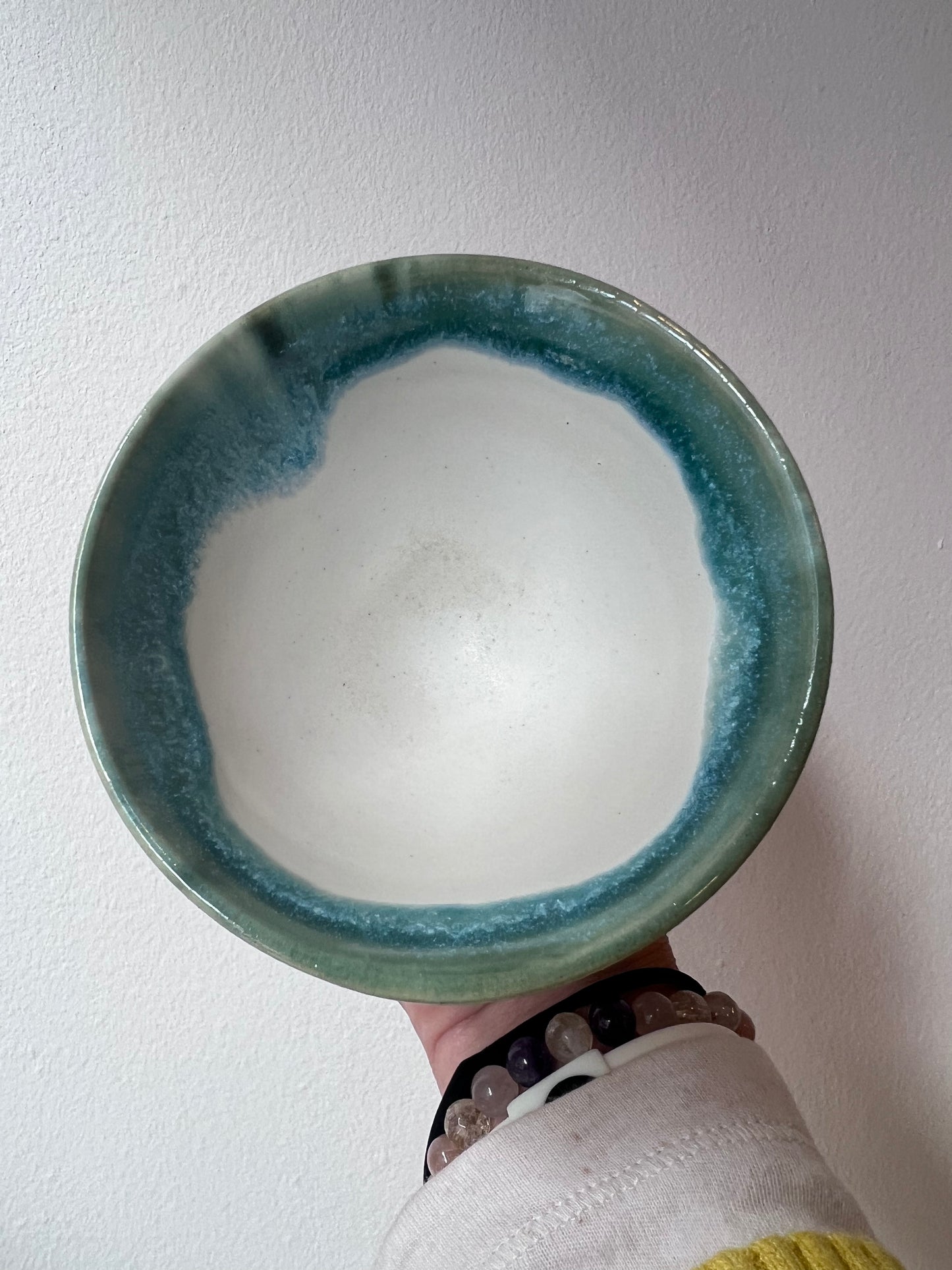 Copalera artesanal de cerámica hecha a mano