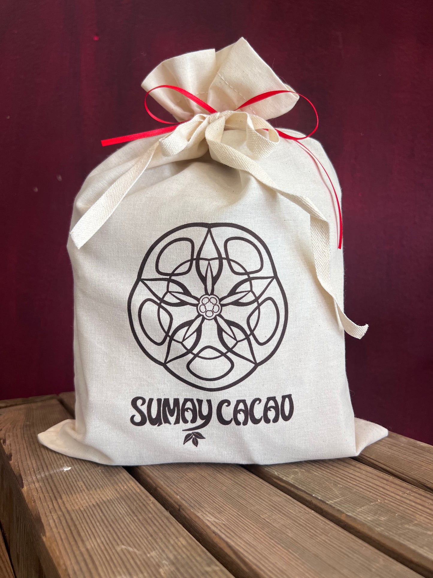 Bolsa de regalo de tela Sumay Cacao utilizada para guardar cacao ceremonial y accesorios rituales