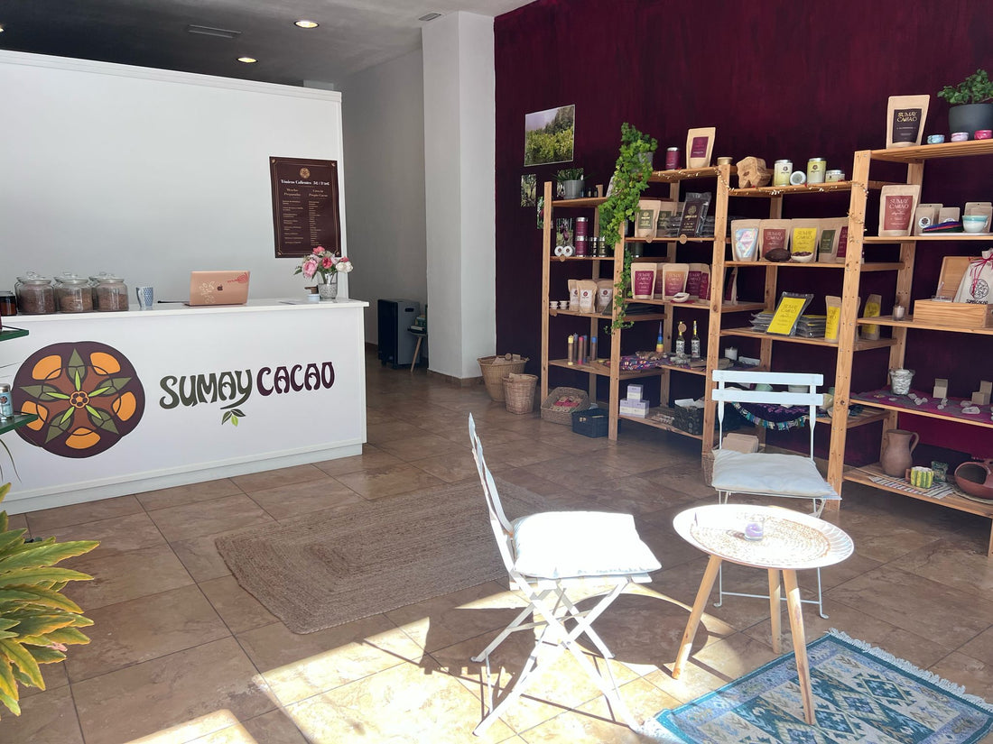Tienda Sumay Cacao en Ronda, un espacio para probar cacao ceremonial auténtico.