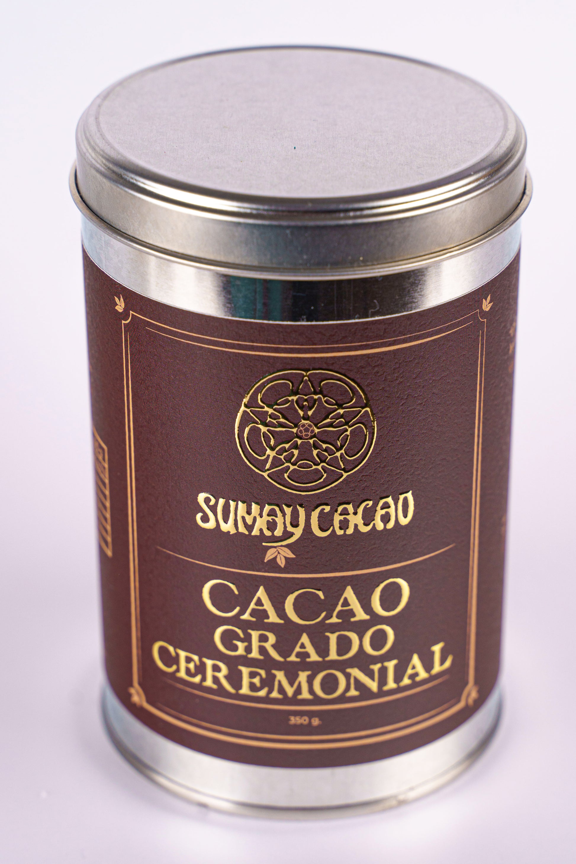 Lata de Cacao Ceremonial Sumay sobre fondo blanco
