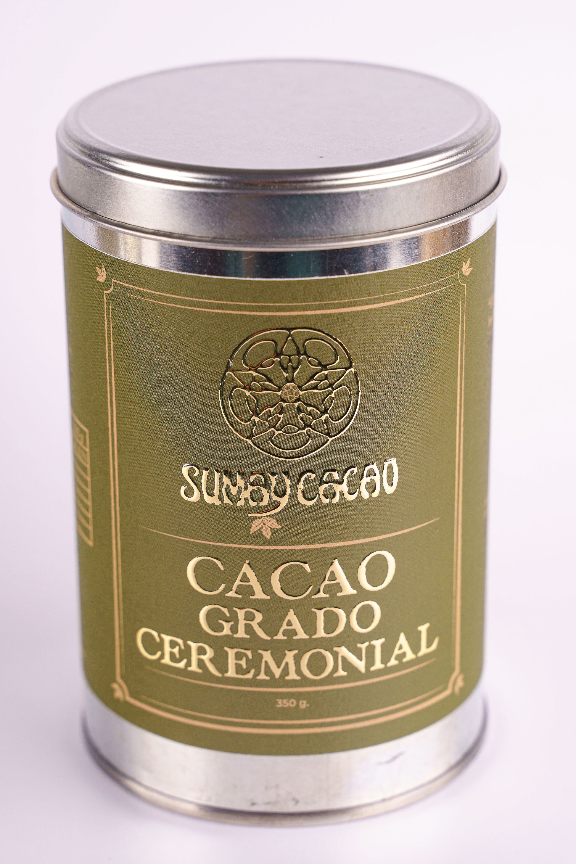 Lata Cacao Ceremonial Sumay sobre fondo neutro