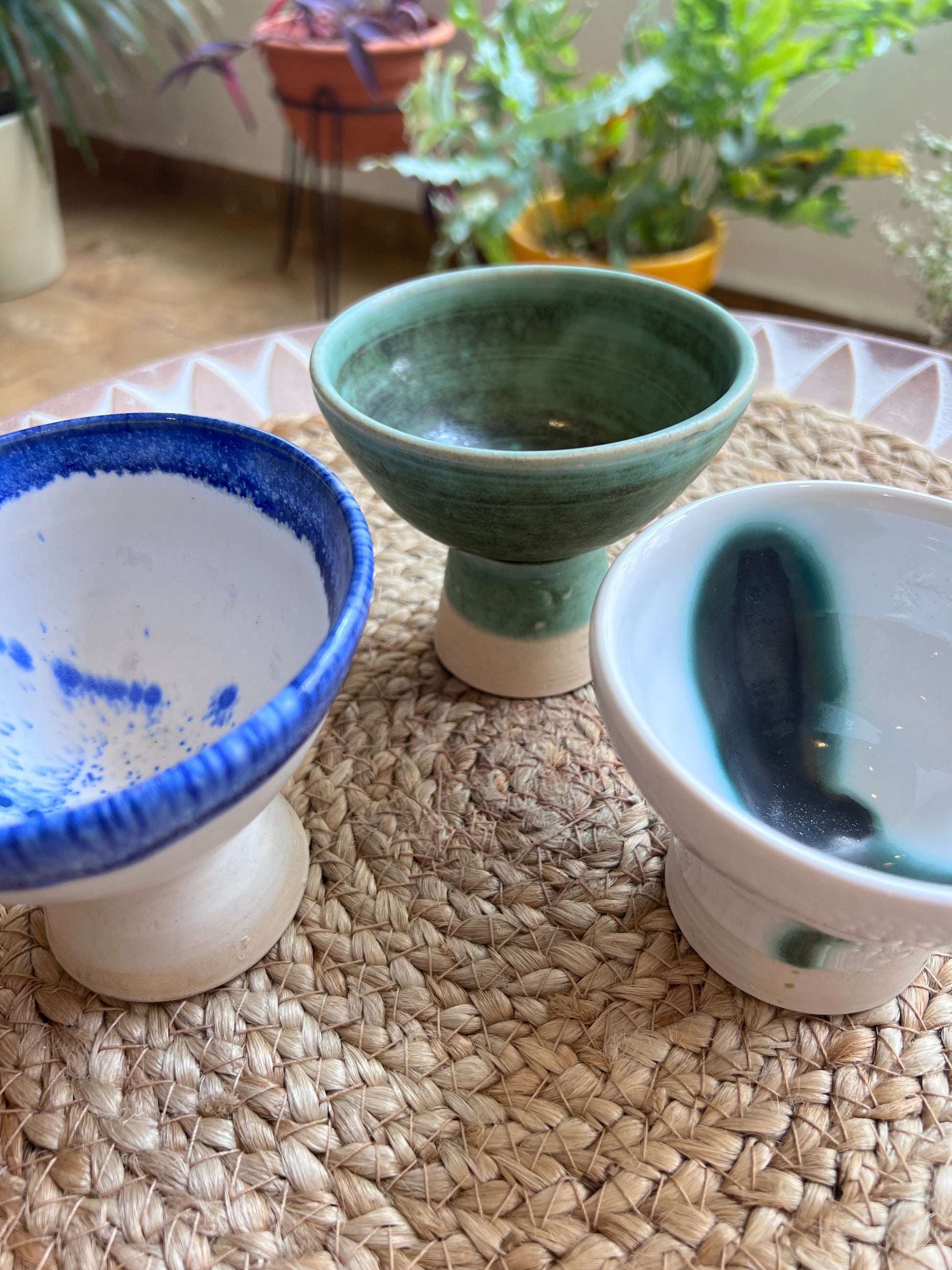 Detalle de copalera con esmalte artesanal