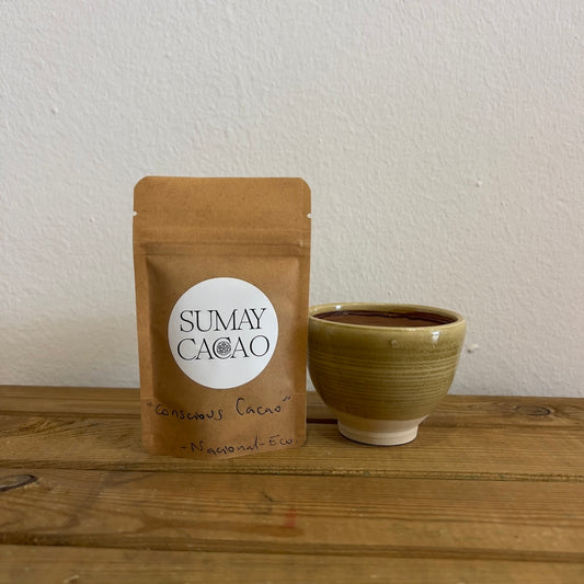 Sobre de 25g de cacao ceremonial junto a taza artesanal de cerámica