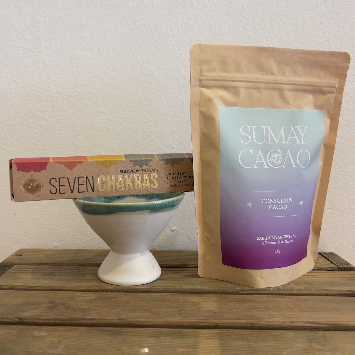 Paquete bombitas 7 chakras, paquete de cacao ceremonial y copalera de cerámica artesanal.