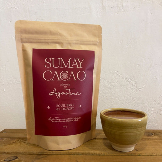 Paquete Equilibrio y Confort, cacao ceremonial junto a taza sobre fondo neutro